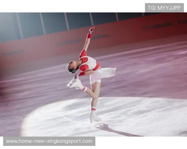 花样滑冰三周半跳完成度极高引人赞叹