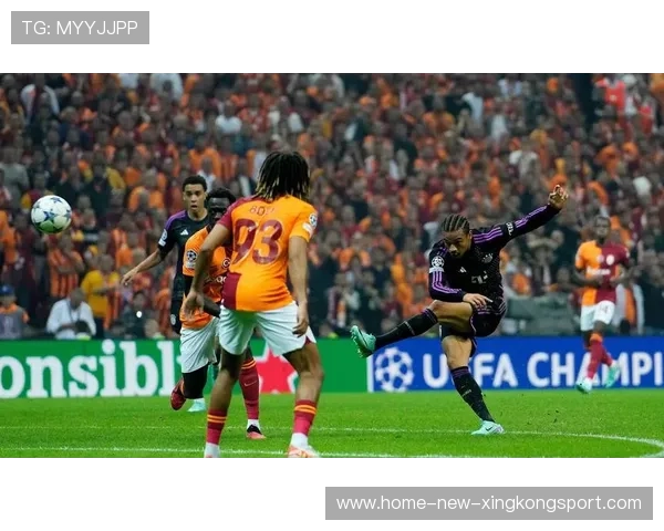 拜仁穆西亚拉穿裆过人后推射洞穿对手防线